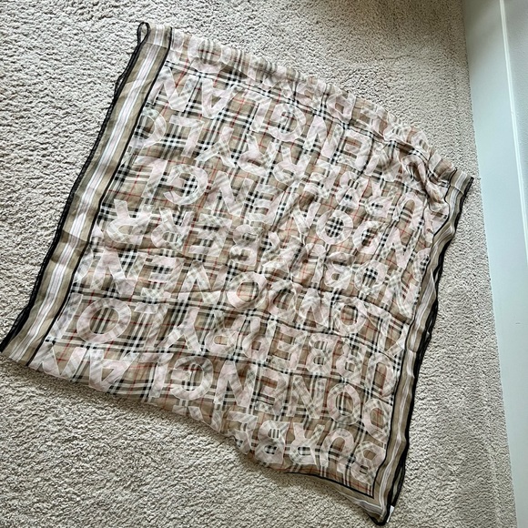 Burberry plaid light pink silk scarf, new. - Picture 2 of 10